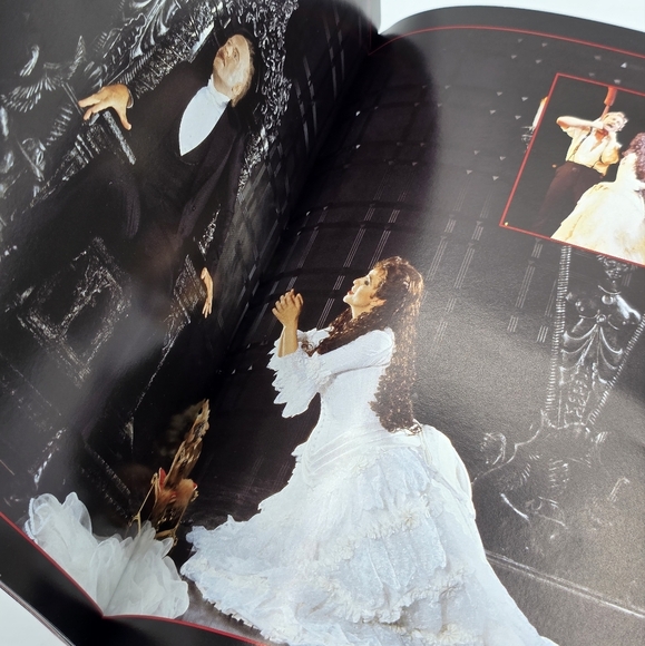 Vintage 1995 Phantom Of The Opera Pantages Theatre Souvenir Program & Ticket - Picture 9 of 10